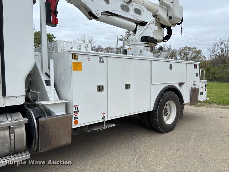 image for item FC5600 2014 Kenworth T400 bucket truck