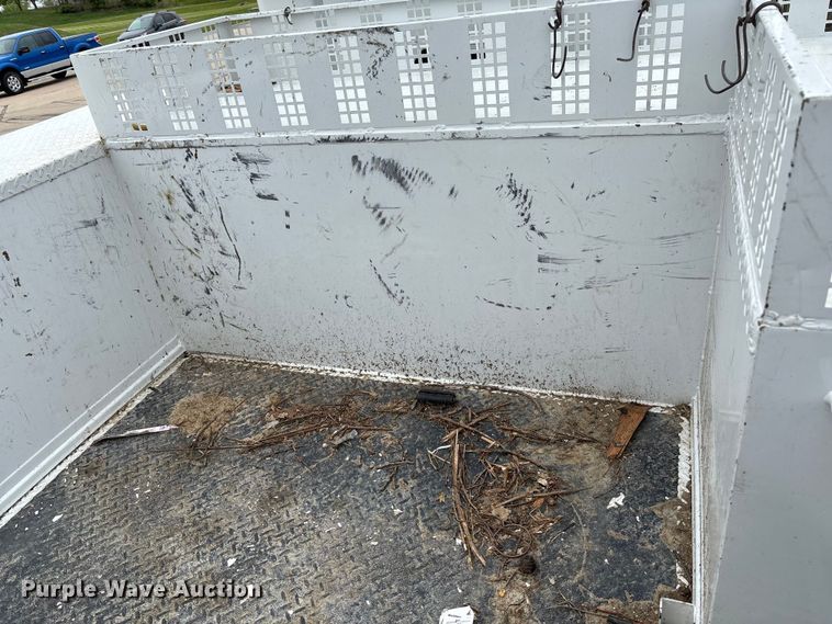 image for item FC5600 2014 Kenworth T400 bucket truck