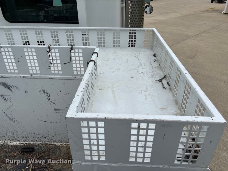 image for item FC5600 2014 Kenworth T400 bucket truck