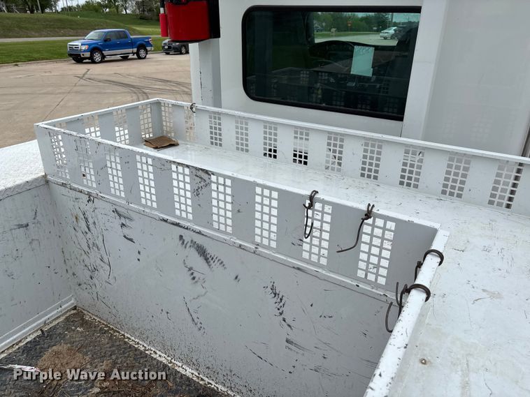 image for item FC5600 2014 Kenworth T400 bucket truck