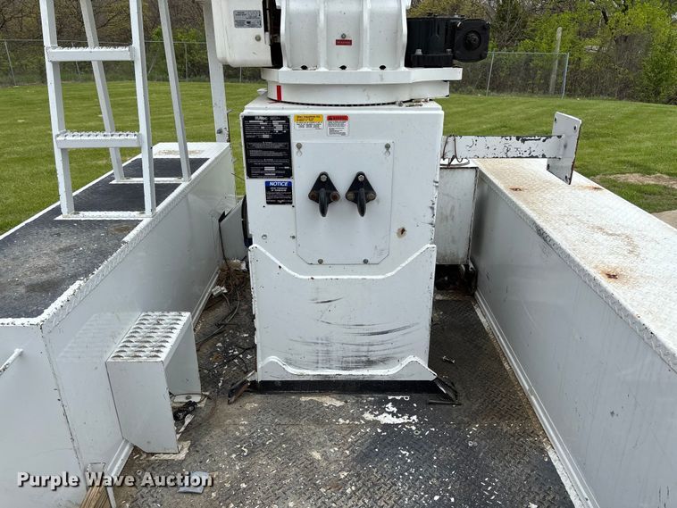 image for item FC5600 2014 Kenworth T400 bucket truck