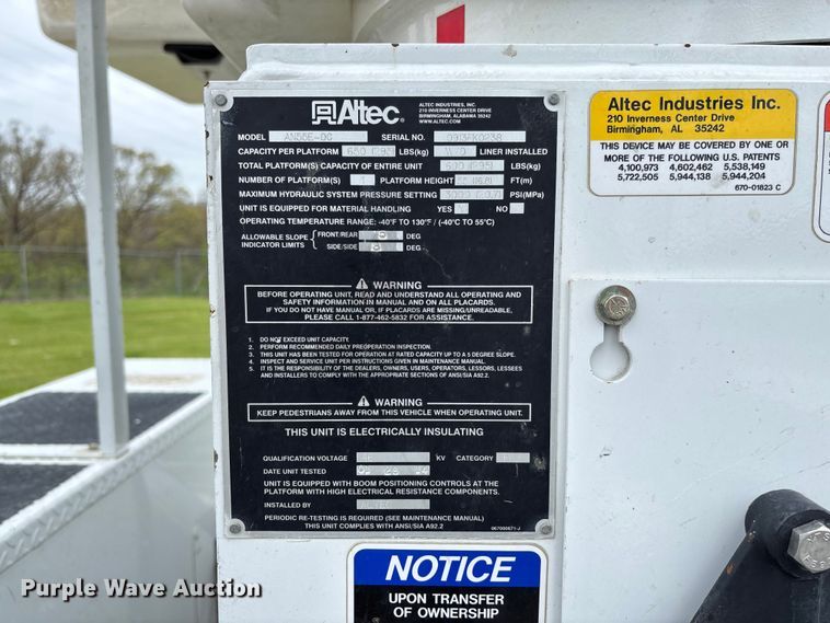 image for item FC5600 2014 Kenworth T400 bucket truck