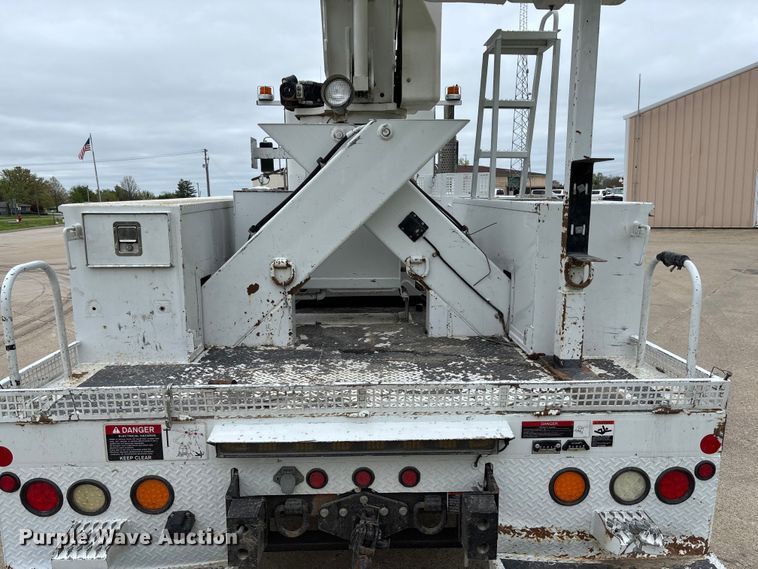 image for item FC5600 2014 Kenworth T400 bucket truck