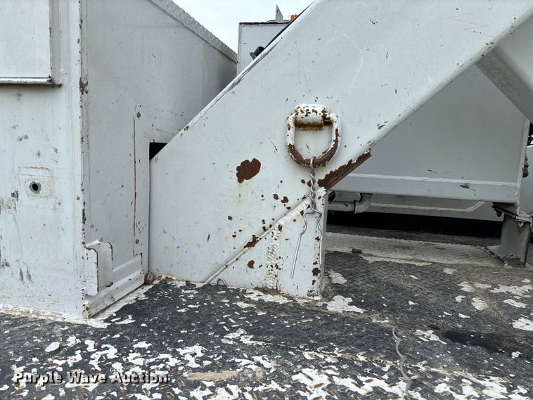 image for item FC5600 2014 Kenworth T400 bucket truck