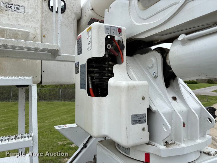 image for item FC5600 2014 Kenworth T400 bucket truck