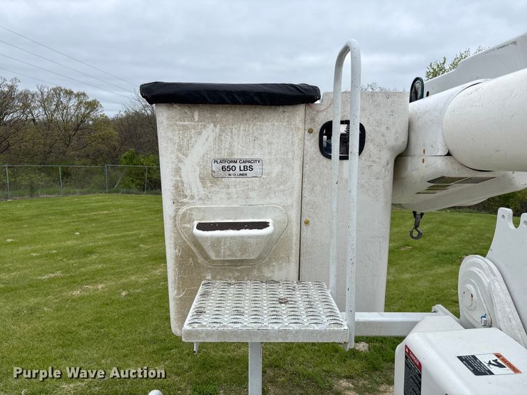 image for item FC5600 2014 Kenworth T400 bucket truck