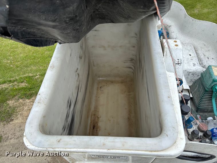 image for item FC5600 2014 Kenworth T400 bucket truck