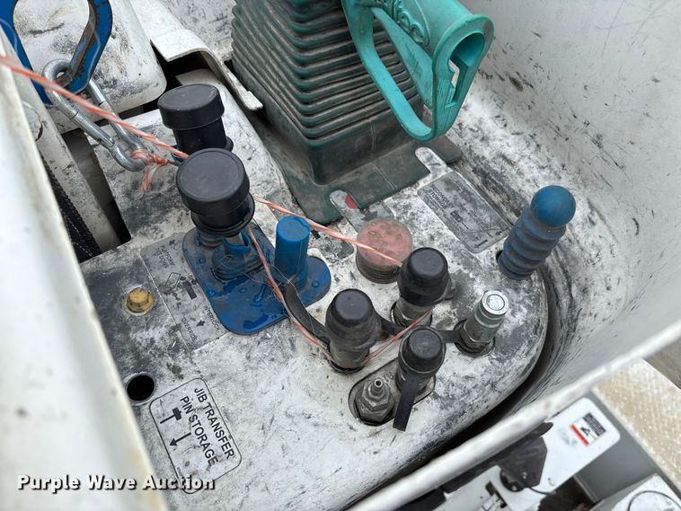 image for item FC5600 2014 Kenworth T400 bucket truck