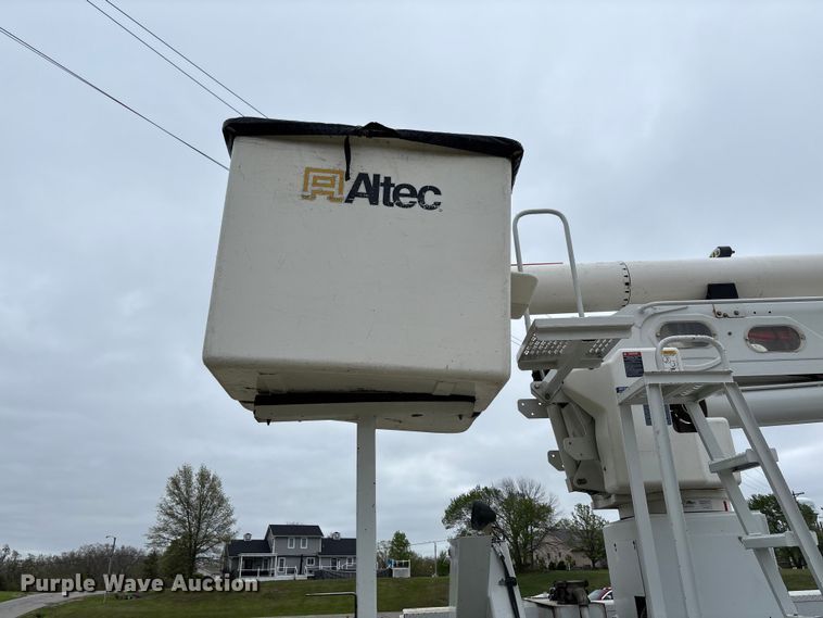 image for item FC5600 2014 Kenworth T400 bucket truck