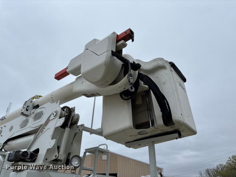 image for item FC5600 2014 Kenworth T400 bucket truck