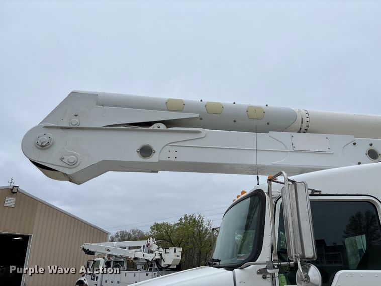 image for item FC5600 2014 Kenworth T400 bucket truck