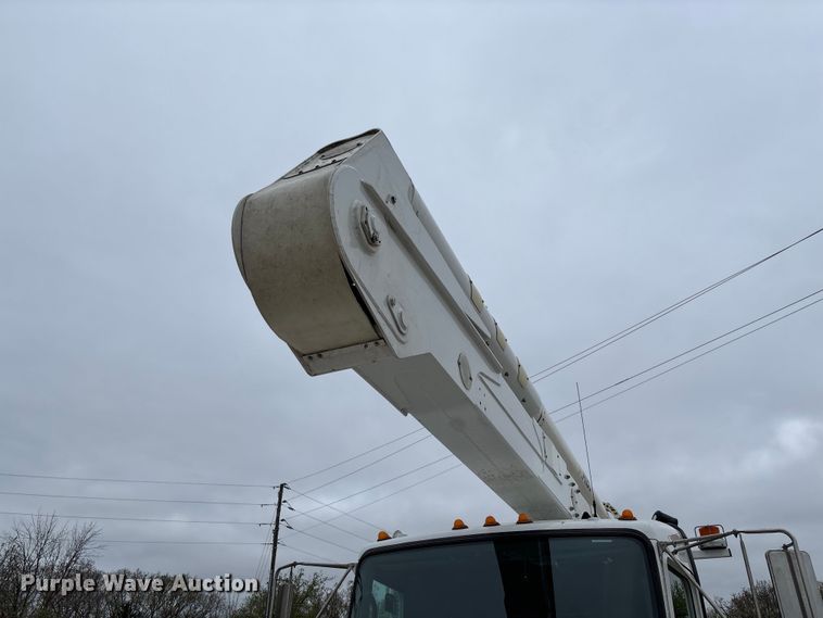 image for item FC5600 2014 Kenworth T400 bucket truck