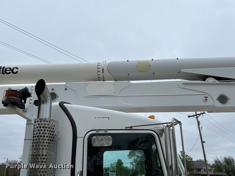 image for item FC5600 2014 Kenworth T400 bucket truck