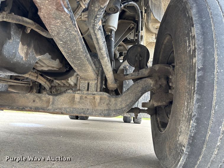 image for item FC5600 2014 Kenworth T400 bucket truck