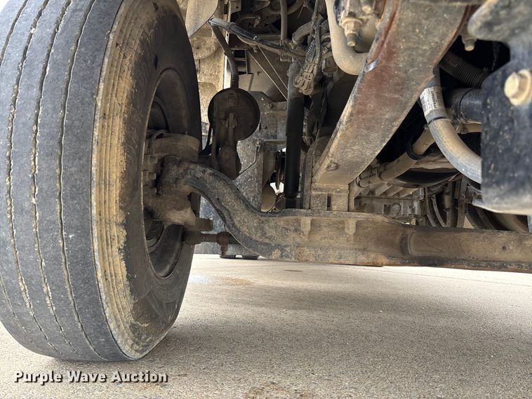 image for item FC5600 2014 Kenworth T400 bucket truck