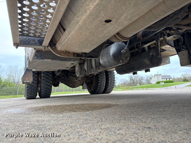 image for item FC5600 2014 Kenworth T400 bucket truck