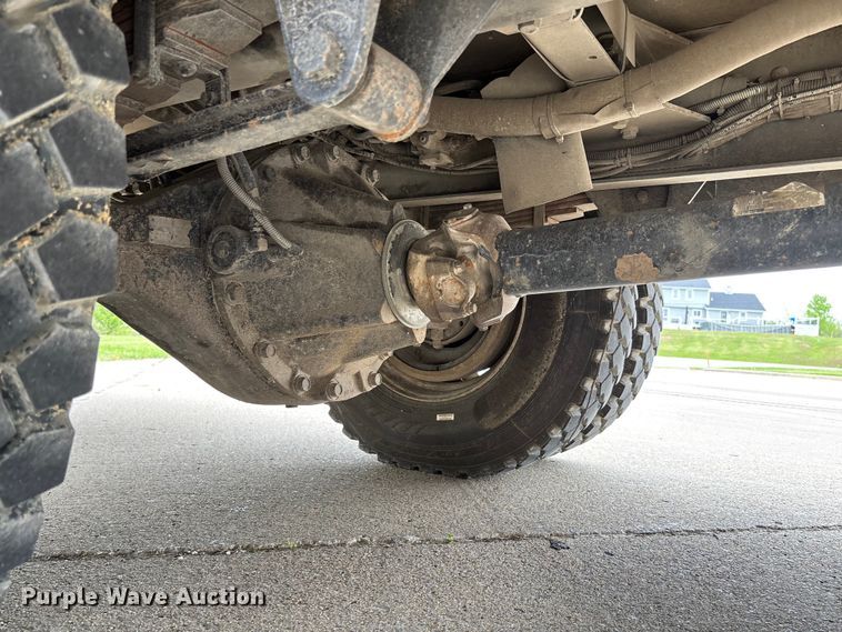 image for item FC5600 2014 Kenworth T400 bucket truck