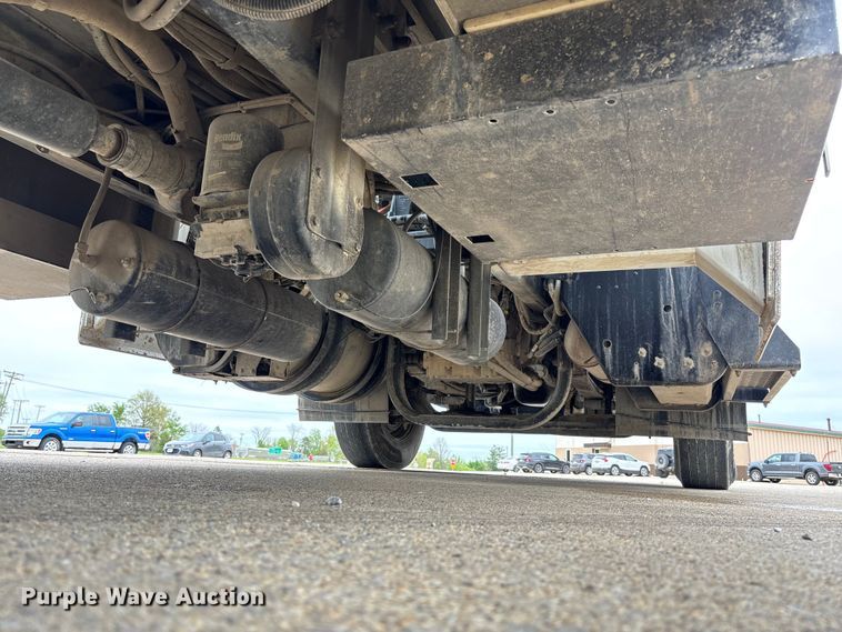 image for item FC5600 2014 Kenworth T400 bucket truck