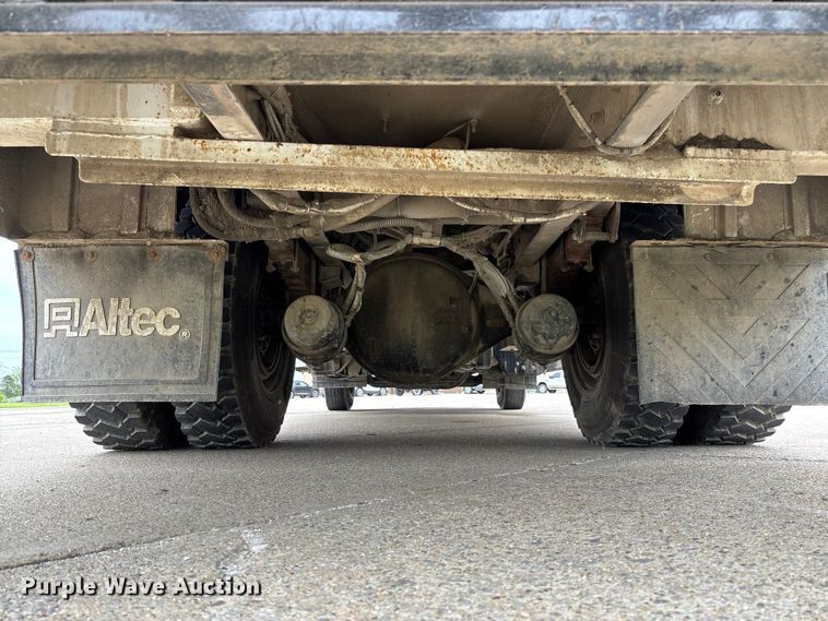 image for item FC5600 2014 Kenworth T400 bucket truck