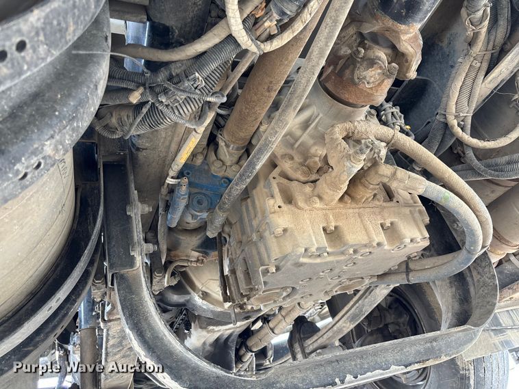 image for item FC5600 2014 Kenworth T400 bucket truck