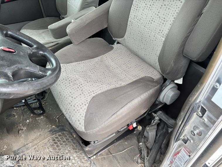 image for item FC5600 2014 Kenworth T400 bucket truck