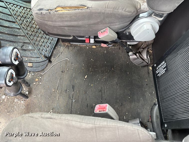 image for item FC5600 2014 Kenworth T400 bucket truck