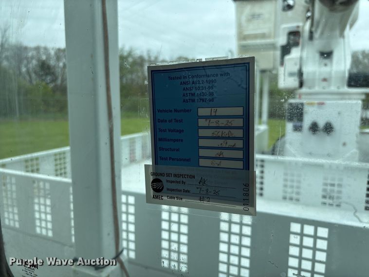 image for item FC5600 2014 Kenworth T400 bucket truck