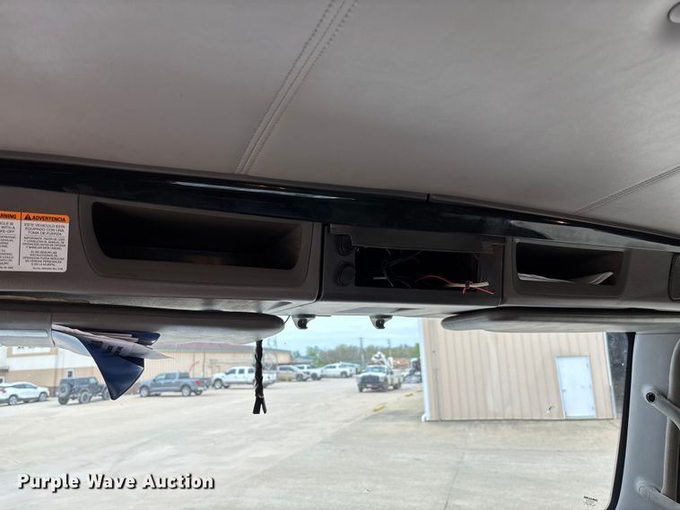 image for item FC5600 2014 Kenworth T400 bucket truck