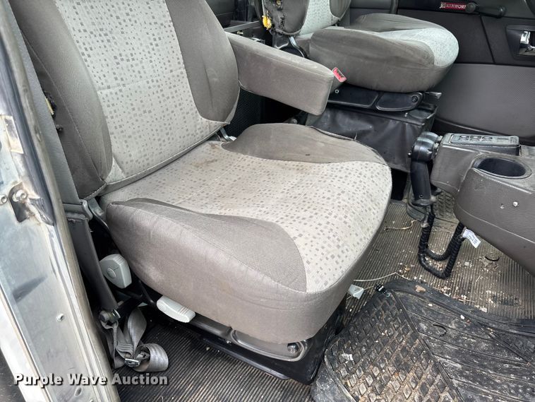 image for item FC5600 2014 Kenworth T400 bucket truck