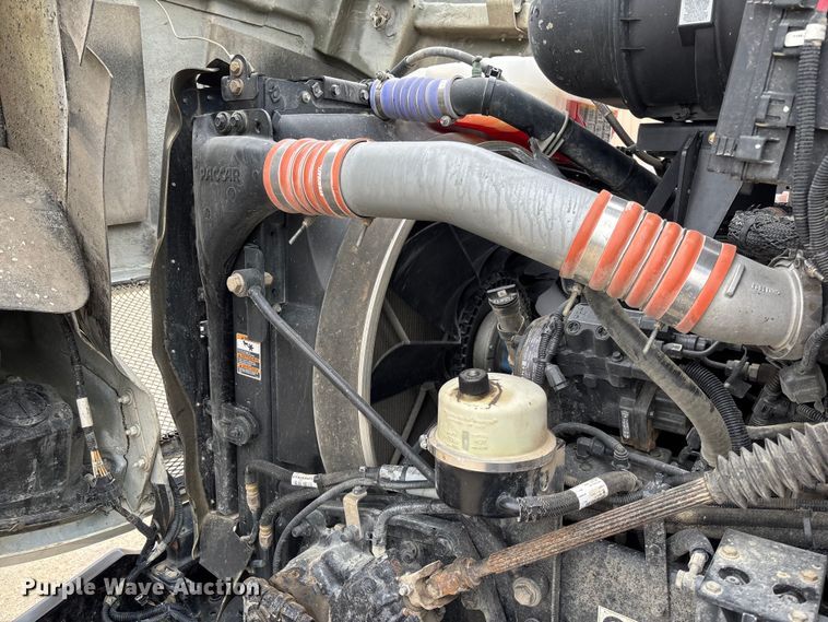 image for item FC5600 2014 Kenworth T400 bucket truck