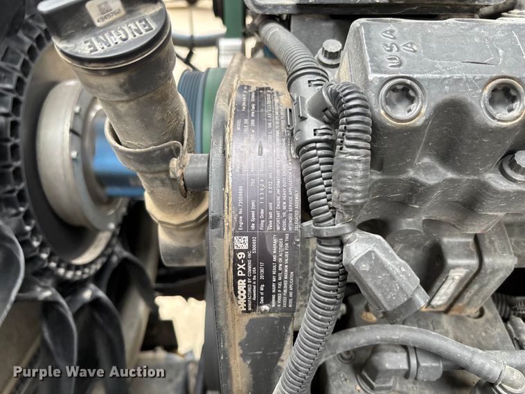 image for item FC5600 2014 Kenworth T400 bucket truck