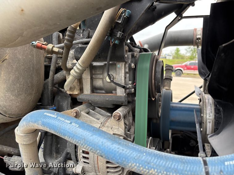 image for item FC5600 2014 Kenworth T400 bucket truck