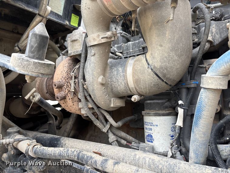 image for item FC5600 2014 Kenworth T400 bucket truck