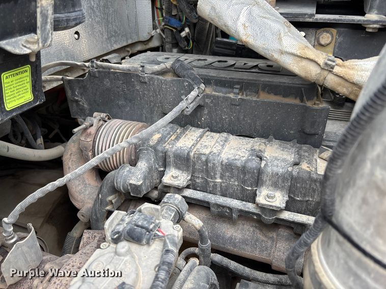 image for item FC5600 2014 Kenworth T400 bucket truck