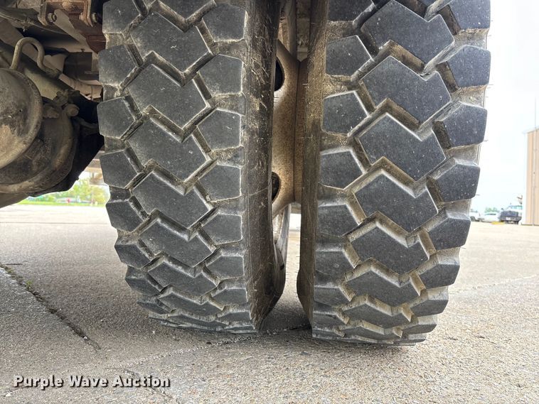 image for item FC5600 2014 Kenworth T400 bucket truck