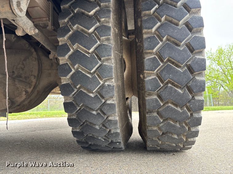 image for item FC5600 2014 Kenworth T400 bucket truck