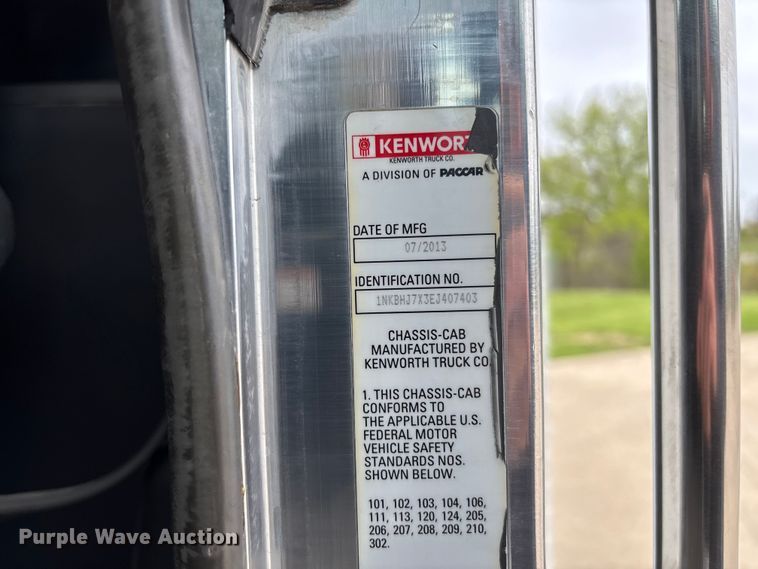 image for item FC5600 2014 Kenworth T400 bucket truck