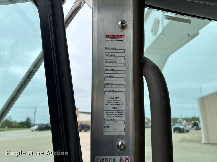 image for item FC5600 2014 Kenworth T400 bucket truck