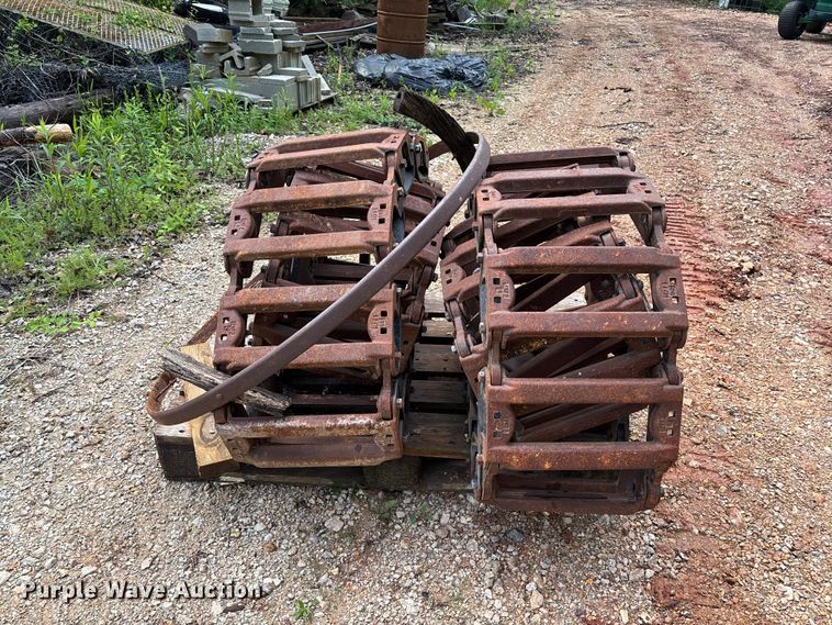 image for item FC5675 Grouser over the tire tracks