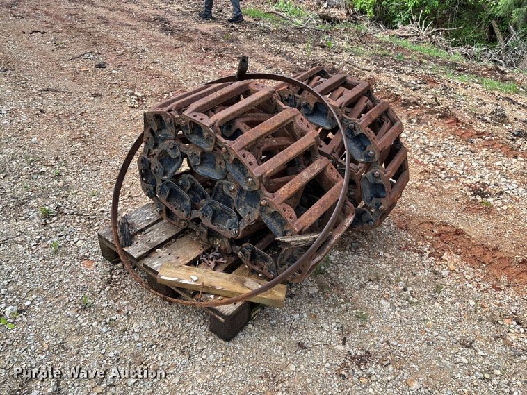 image for item FC5675 Grouser over the tire tracks