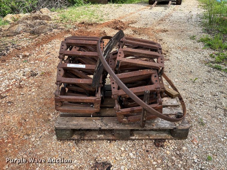 image for item FC5675 Grouser over the tire tracks