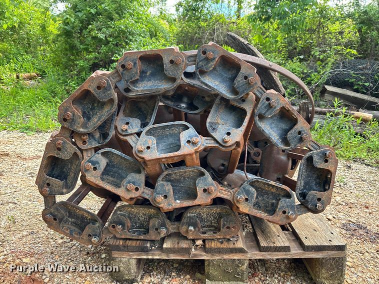 image for item FC5675 Grouser over the tire tracks