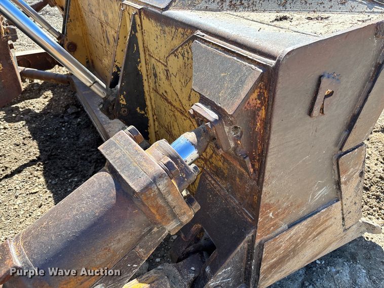 image for item FC5714 1989 Komatsu D53A-17 dozer