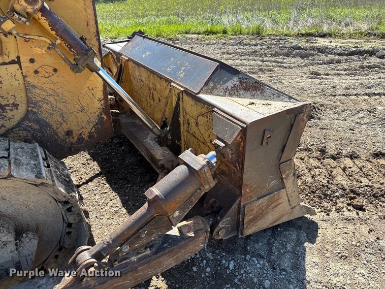 image for item FC5714 1989 Komatsu D53A-17 dozer