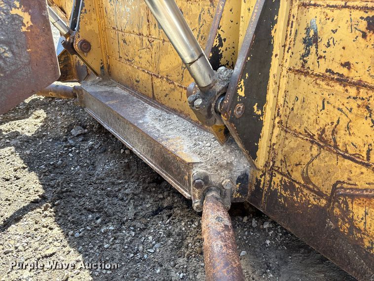 image for item FC5714 1989 Komatsu D53A-17 dozer