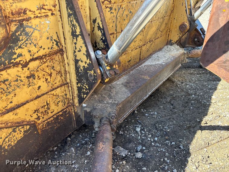 image for item FC5714 1989 Komatsu D53A-17 dozer