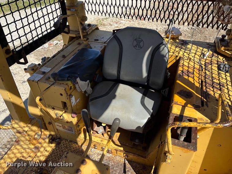 image for item FC5714 1989 Komatsu D53A-17 dozer