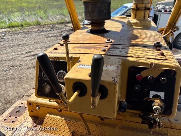 image for item FC5714 1989 Komatsu D53A-17 dozer