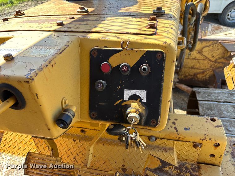 image for item FC5714 1989 Komatsu D53A-17 dozer