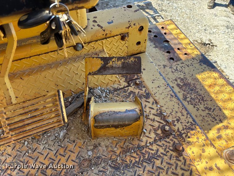 image for item FC5714 1989 Komatsu D53A-17 dozer
